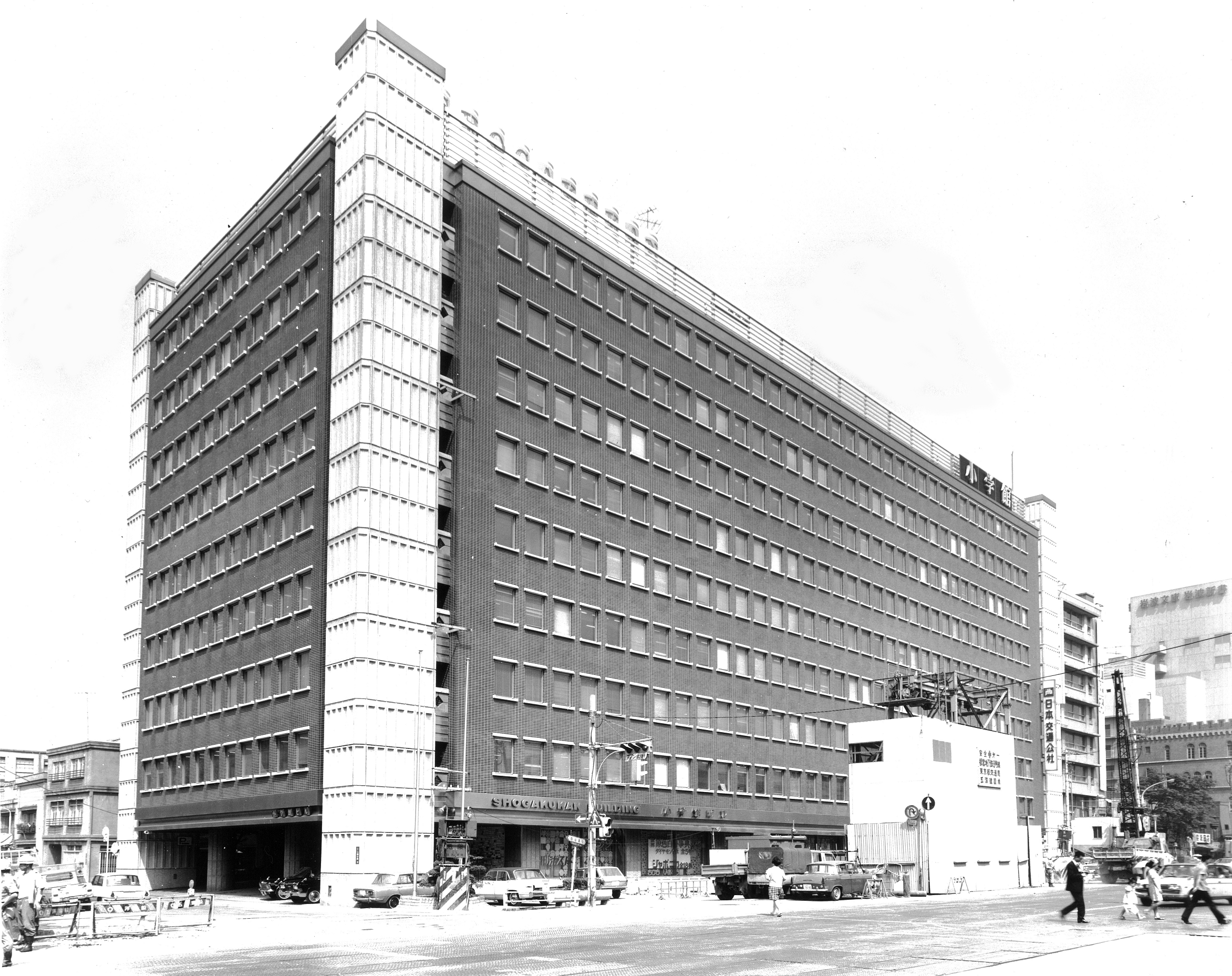 竣工直前の小学館ビル